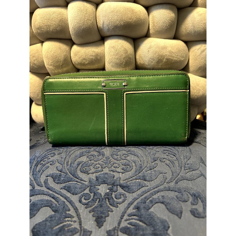 Vintage Emerald Green Tumi Zip Around Wallet White Piping
